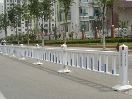pvc道路护栏、pvc交通护栏、pvc隔离护栏  pvc河道护栏  pvc厂房护栏  pvc阳台护栏