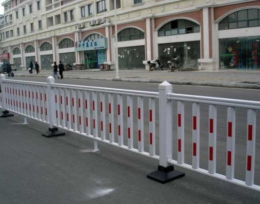 pvc道路护栏、pvc交通护栏、pvc隔离护栏  pvc河道护栏  pvc厂房护栏  pvc阳台护栏