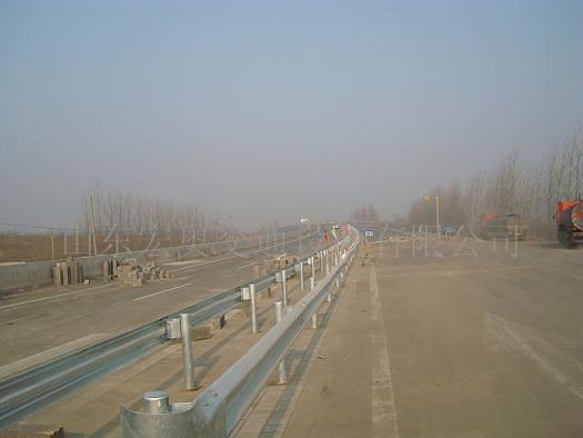 波形護欄價格規(guī)格高速公路波形護欄生產(chǎn)廠家