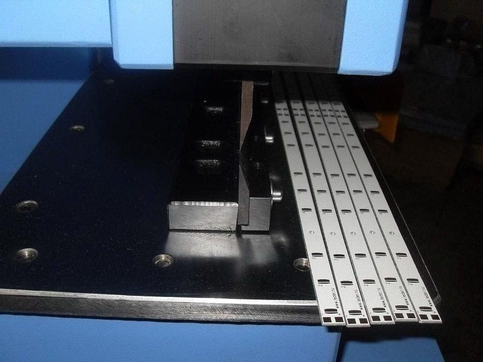 软性电路板分板机、直线分板机、曲线分板机、pcb分板机