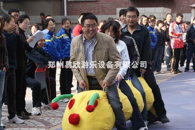 充气趣味娱乐体育器材|郑州充气玩具厂|毛毛虫竞技运动会比赛  充气趣味体育器材
